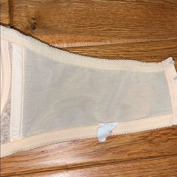 VTG MCM ILGWU strapless lace bra. Medium - Picture 10 of 14